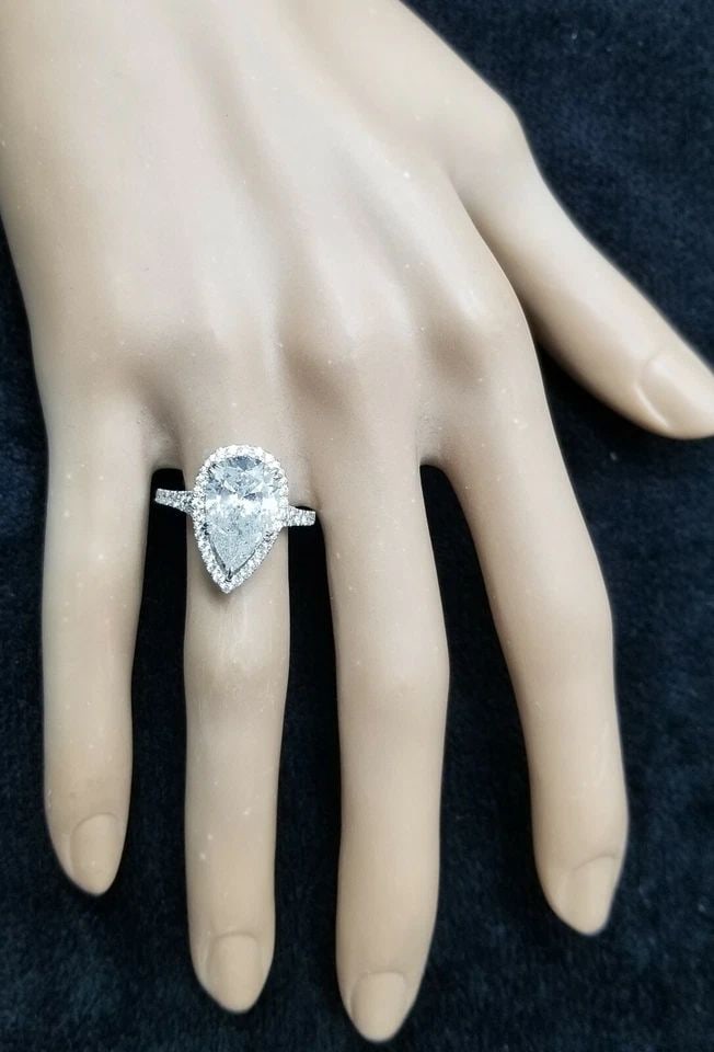 VINTAGE 18K WHITE GOLD ENGAGEMENT RING 4.23CT. NATURAL PEAR SHAPE DIAMOND (1 of 2)