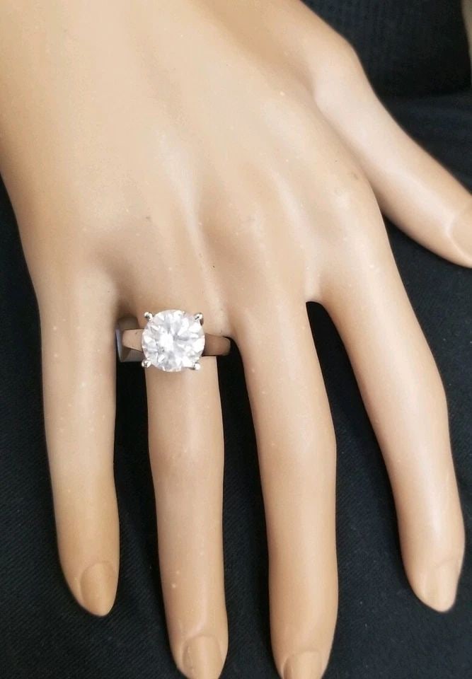 14K WHITE GOLD NATURAL ROUND DIAMOND RING 3.43CT I1-H: 14K WHITE GOLD NATURAL ROUND DIAMOND RING 3.43CT I1-H GORGEOUS 14k white gold diamond ring center round shape natural clarity enhanced diamond weight 3.43ct Size 9.1mm I1 - H COL0R very lively .NICE c