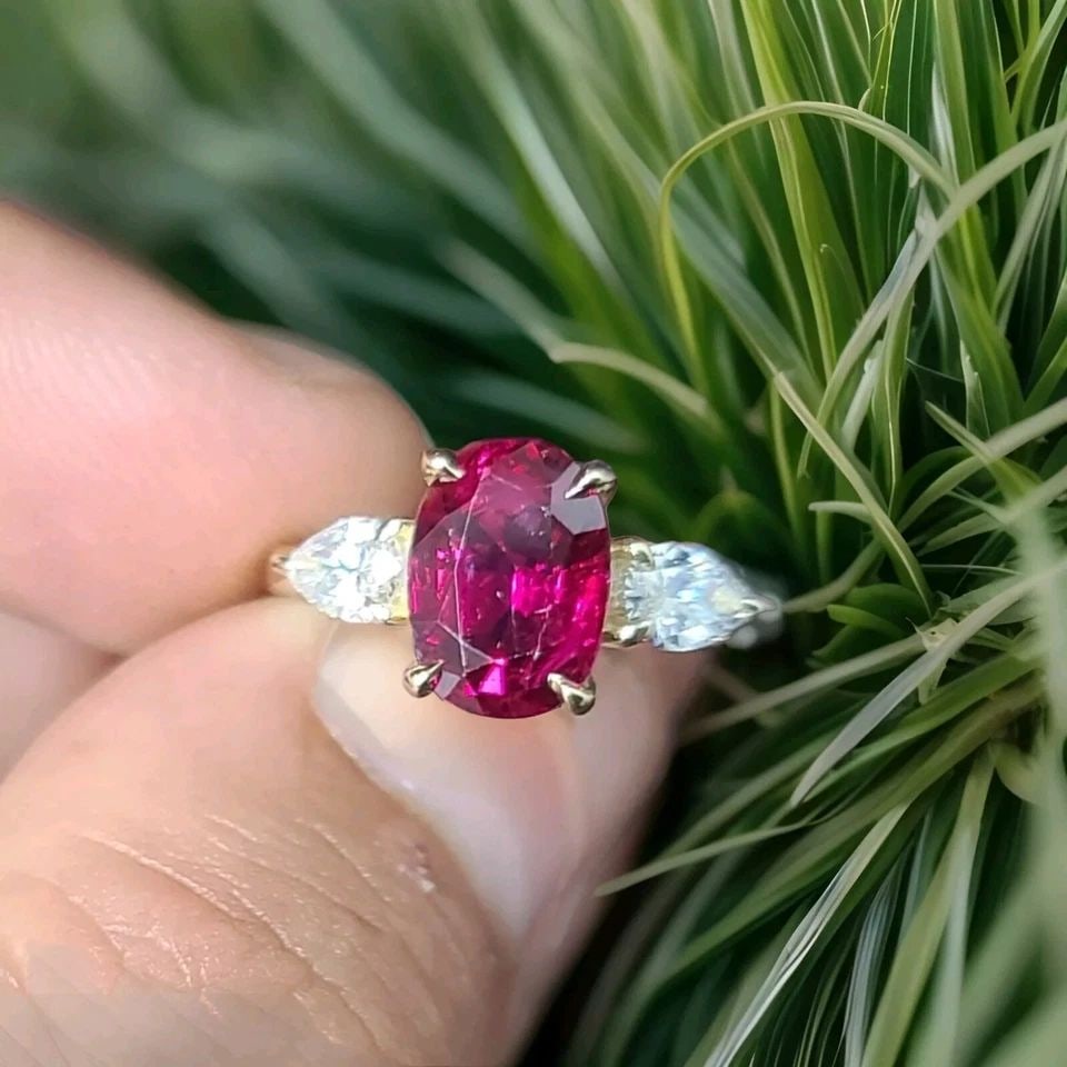 VINTAGE 14K YELLOW GOLD ENGAGEMENT RING 2.98CT.NATURAL RUBY OVAL CUT GIA CERT: STUNNING 14K YELLOW GOLD ENGAGEMENT RING 2.98CT.NATURAL RUBY OVAL CUT GIA CERT This stunning 14k yellow gold ring features a beautiful oval-cut natural ruby, weighing in at an impressive 2.98 carats. 