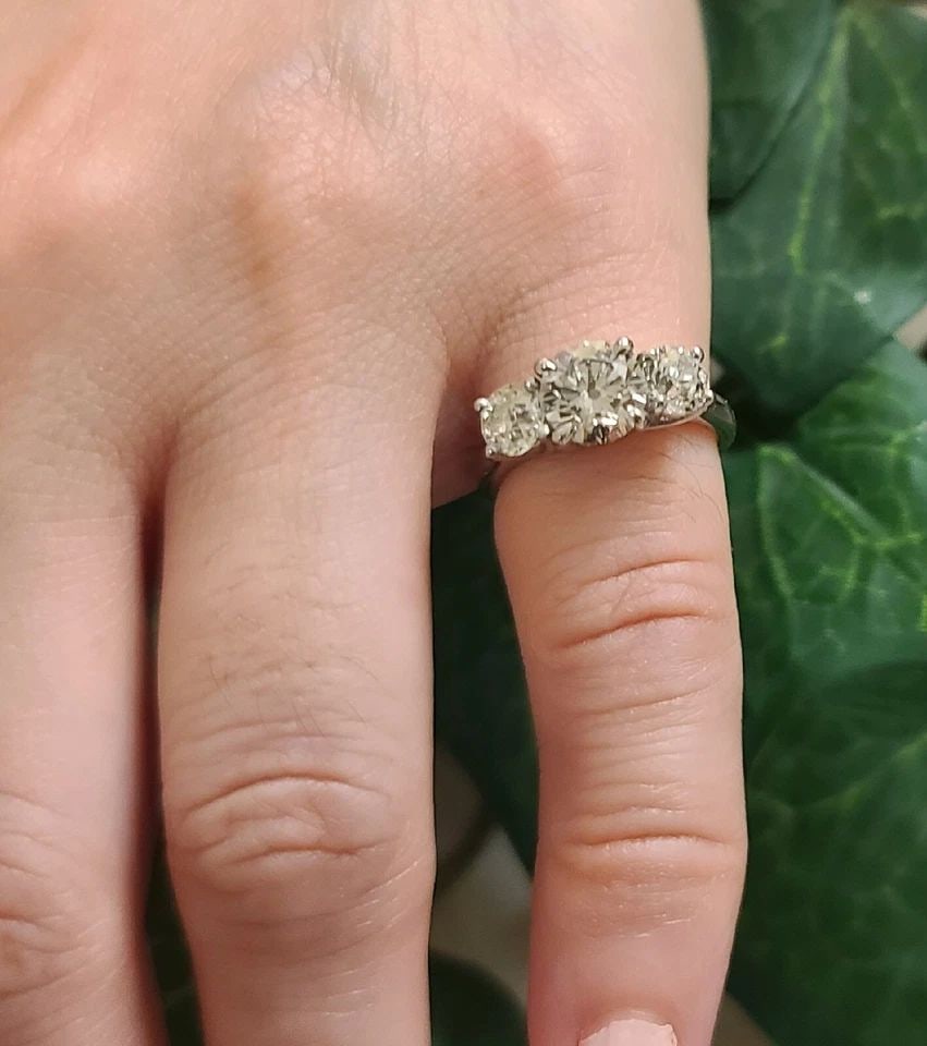 VINTAGE PLATINUM THREE-STONE ENGAGEMENT RING 2.33CT. OLD EURO-CUT DIAMOND: 2.33CT. VINTAGE PLATINUM THREE-STONE ENGAGEMENT RING OLD EURO-CUT DIAMOND Here is an outstanding platinum diamond engagement ring,the beautiful three stone diamond design gives this ring amazing appea
