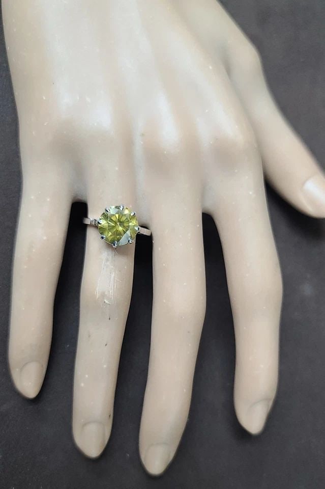 PLATINUM VINTAGE ENGAGEMENT RING 3.95CT.NATURAL DEEP YELLOW ROUND DIAMOND GIA: PLATINUM VINTAGE ENGAGEMENT RING 3.95CT.NATURAL DEEP YELLOW ROUND DIAMOND GIA This beautiful vintage engagement ring features a stunning 3.95ct natural deep yellow round diamond, certified by GIA and 