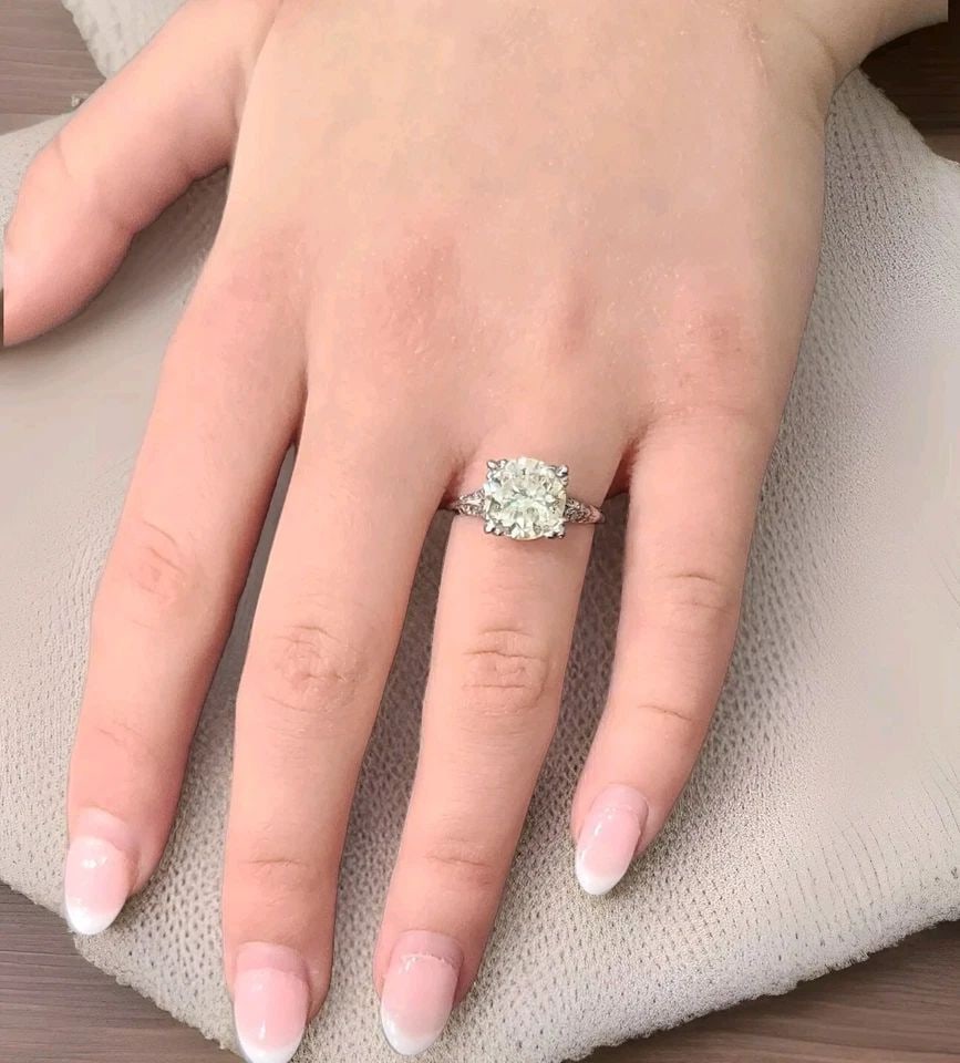 PLATINUM VINTAGE FILIGREE ENGAGEMENT RING 3.01CT. NATURAL ROUND DIAMOND 1920'S: PLATINUM VINTAGE FILIGREE ENGAGEMENT RING 3.01CT. NATURAL ROUND DIAMOND 1920'S This stunning vintage engagement ring is a true beauty. With a round, natural 3.01ct. Diamond as the centerpiece, this ri