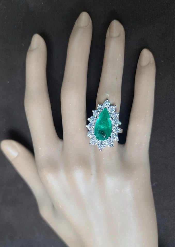 PLATINUM ENGAGEMENT RING 4.57CT. NATURAL GEM GREEN EMERALD PEAR SHAPE (1 of 2)