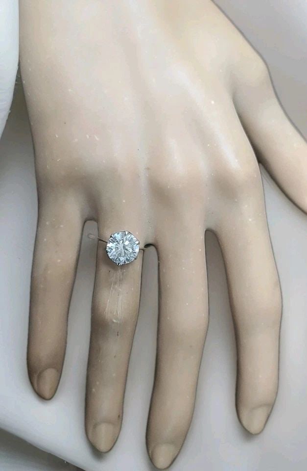 PLATINUM VINTAGE ENGAGEMENT RING 2.61CT. NATURAL ROUND DIAMOND CIRCA 1930'S: PLATINUM VINTAGE ENGAGEMENT RING 2.61CT. NATURAL ROUND DIAMOND CIRCA 1930'S This exquisite vintage Art Deco engagement ring is crafted in solid platinum and dates to the 1930s. It features a striking 