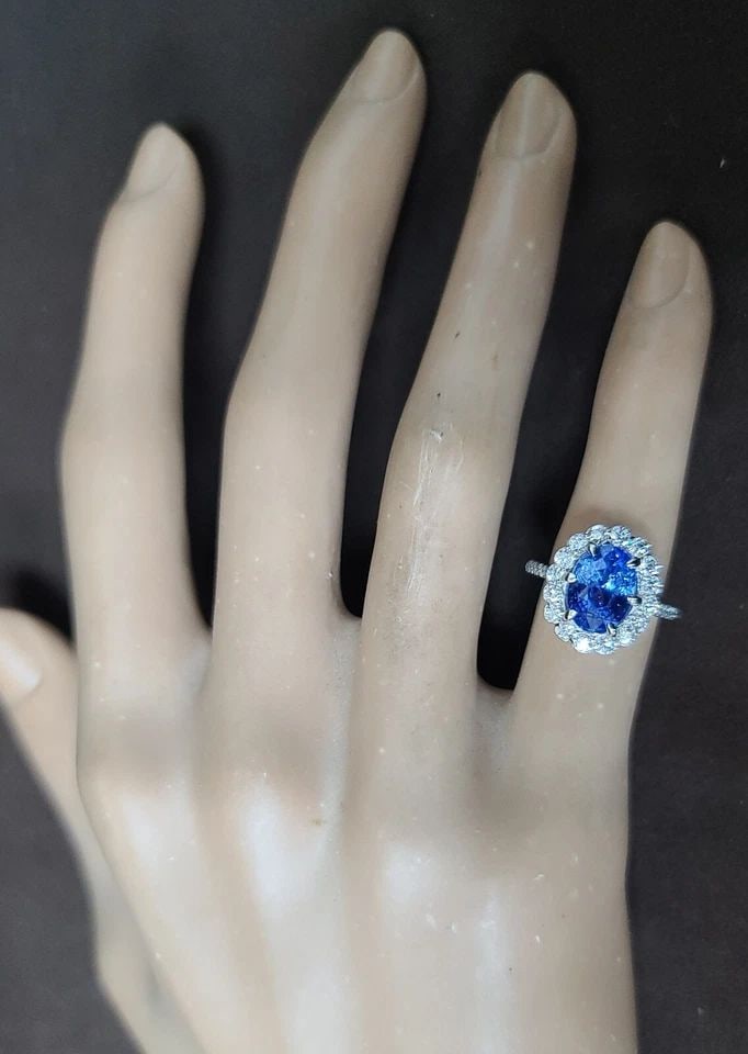 14K WHITE GOLD ENGAGEMENT RING 3.12CT. NATURAL UNTREATED BLUE SAPPHIRE OVAL CUT: 14K WHITE GOLD ENGAGEMENT RING 3.12CT. NATURAL UNTREATED BLUE SAPPHIRE OVAL CUT This stunning engagement ring is crafted from 14K white gold and features a gorgeous oval-cut blue sapphire gemstone, su
