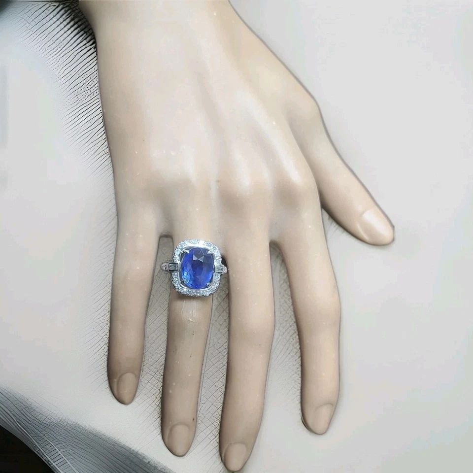 VINTAGE PLATINUM ENGAGEMENT RING 5.03CT.NATURAL UNTREATED BLUE OVAL SAPPHIRE GIA: VINTAGE PLATINUM ENGAGEMENT RING 5.03CT.NATURAL UNTREATED BLUE OVAL SAPPHIRE GIA This stunning vintage platinum engagement ring, circa 1930s, features a natural 5.03 carat blue sapphire in an elegant 