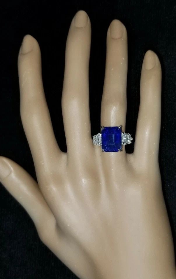 VINTAGE 14K WHITE GOLD RING 8.60CT. NATURAL BLUE SAPPHIRE EMERALD SHAPE GIA CERT: VINTAGE 14K WHITE GOLD RING 8.60CT. NATURAL BLUE SAPPHIRE EMERALD SHAPE GIA CERT GORGEOUS vintage 14k white gold engagement ring gem natural blue sapphire in emerald shape Center gem natural blue sapp