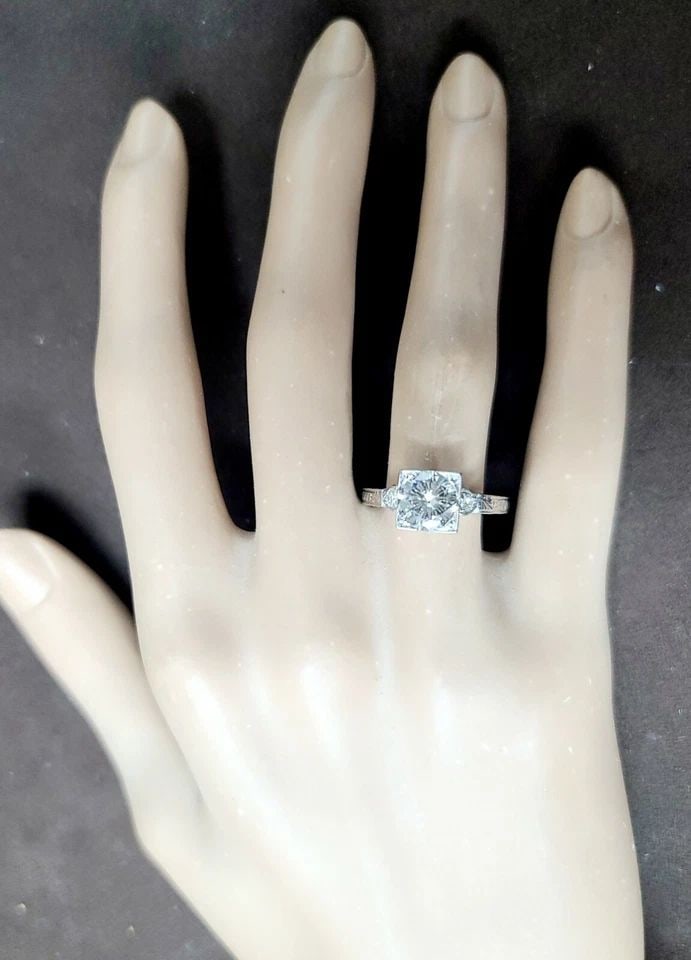 PLATINUM FILIGREE ENGAGEMENT RING ROUND 1.53CT. NATURAL ROUND DIAMOND 1930'S: 1.53CT.PLATINUM FILIGREE ENGAGEMENT RING ROUND NATURAL DIAMOND CIRC 1930'S Gorgeous art Deco filigree Platinum Engagement round cut natural Diamond. Platinum engagement ring circ 1930's center natural
