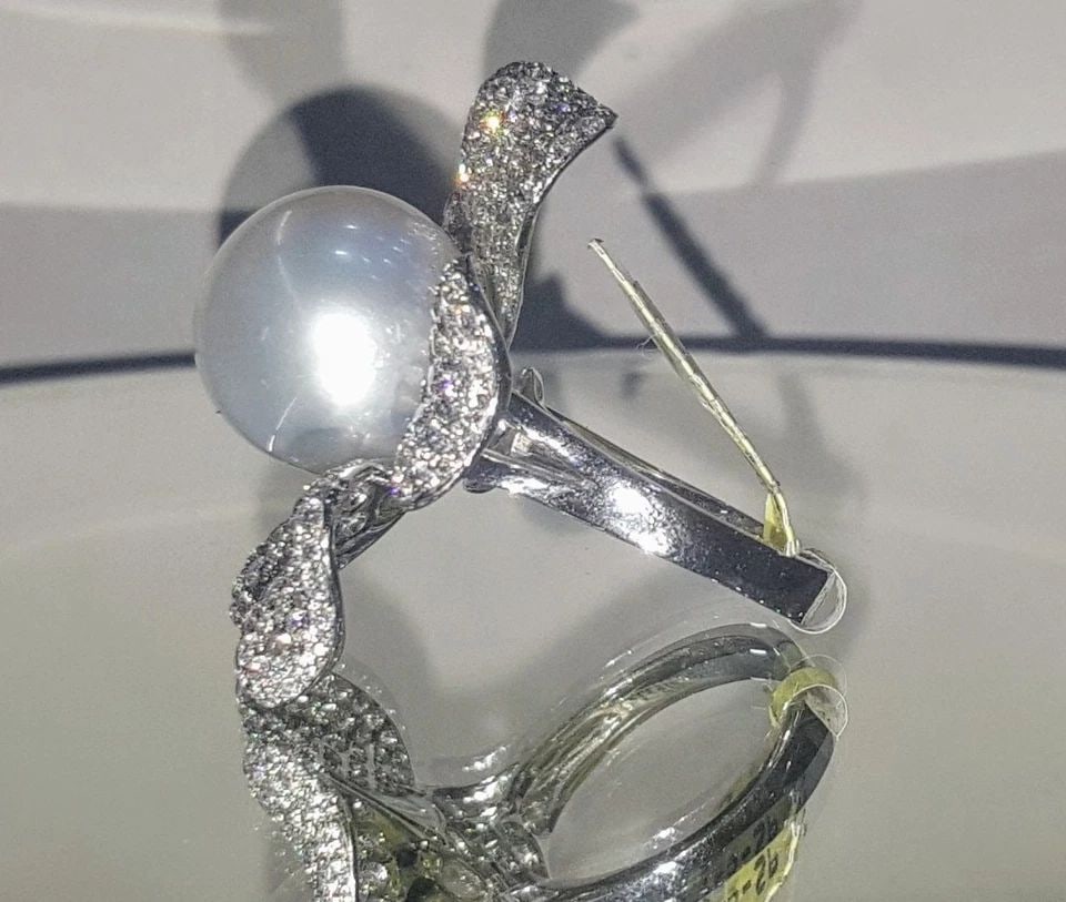 18K WHITE GOLD FLOWER DIAMOND PEARL RING 4.16CT (1 of 2)