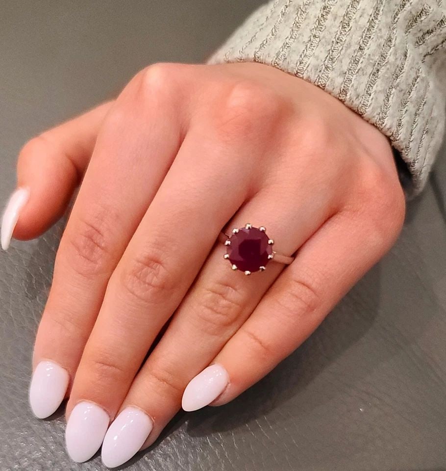 VINTAGE PLATINUM ENGAGEMENT RING 4.31CT. NATURAL BURMA ROUND RUBY GIA CERT: VINTAGE PLATINUM ENGAGEMENT RING 4.31CT. NATURAL BURMA ROUND RUBY GIA CERT This vintage platinum engagement ring is a stunning piece of jewelry that will capture the attention of anyone who sees it. T