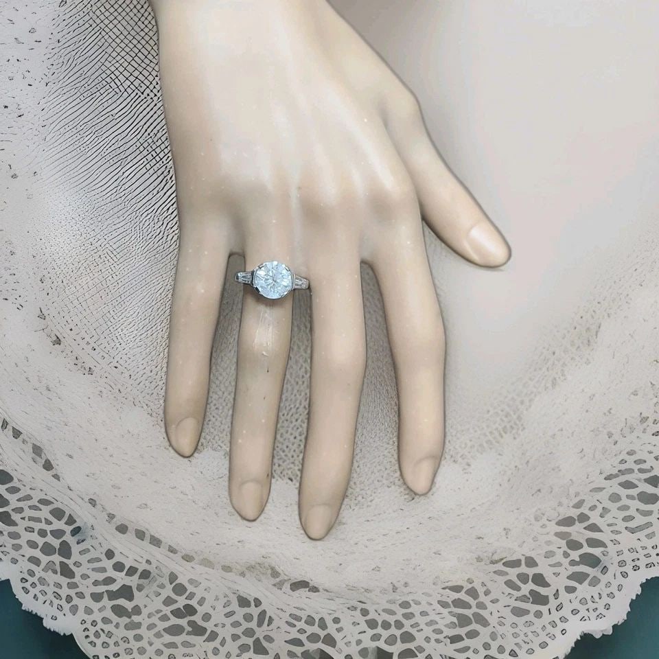 VINTAGE PLATINUM ENGAGEMENT RING 2.80CT. NATURAL DIAMOND ROUND SHAPE CIRC 1950'S: VINTAGE PLATINUM ENGAGEMENT RING 2.80CT. NATURAL DIAMOND ROUND SHAPE CIRC 1950'S Gorgeous Vintage Platinum Diamond Ring – 2.80ct Center + Baguette Sides Beautiful vintage platinum ring featuring a 2