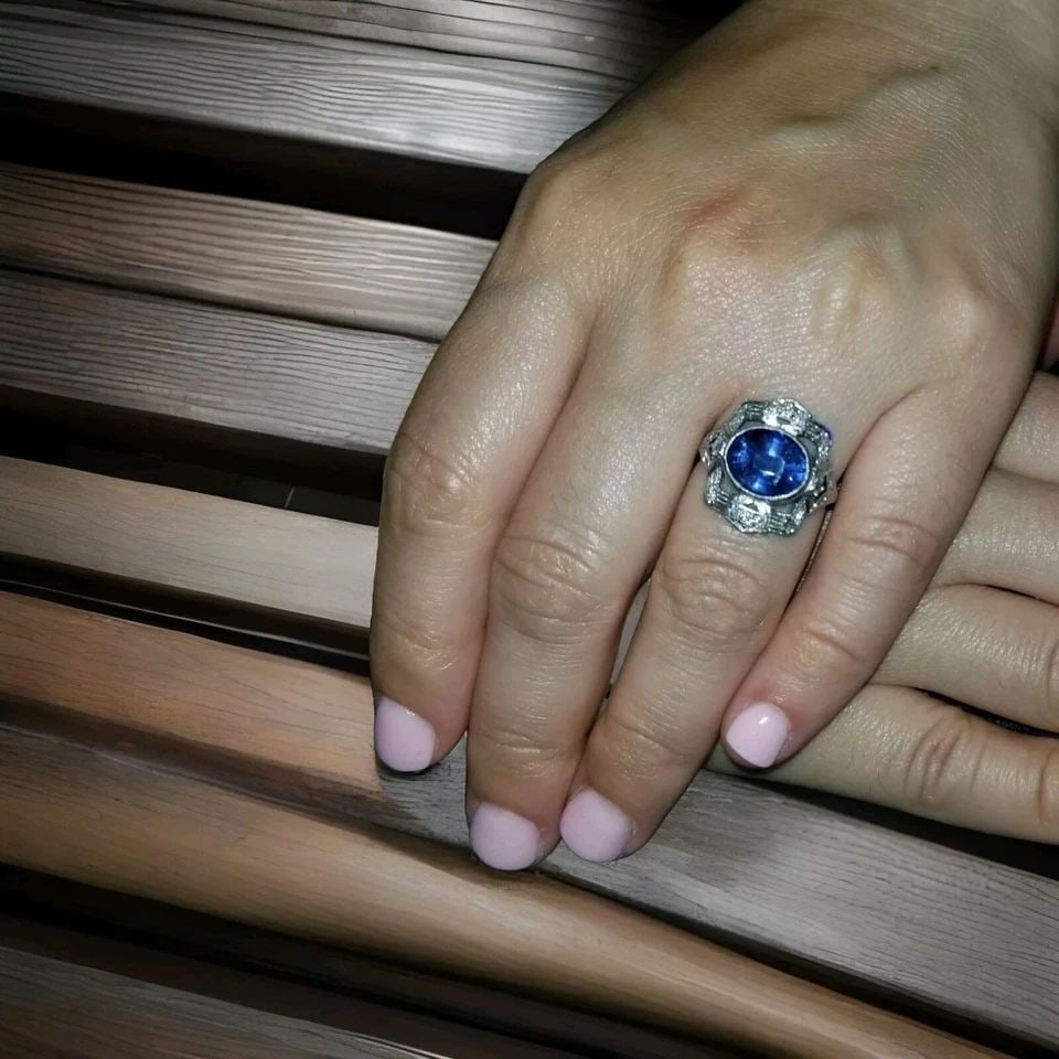 VINTAGE 18K WHITE GOLD ENGAGEMENT RING 4.27CT. NATURAL BLUE SAPPHIRE OVAL: VINTAGE 18K WHITE GOLD ENGAGEMENT RING 4.27CT. NATURAL BLUE SAPPHIRE OVAL This stunning vintage engagement ring boasts a beautiful oval-shaped natural blue sapphire as its main stone, which has a tota