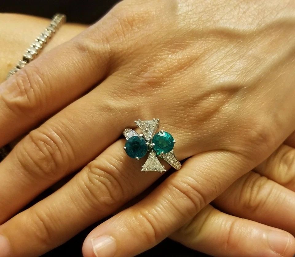 PLATINUM VINTAGE 3.70CT.NATURAL GREEN ROUND EMERALD DIAMOND STATEMENT RING: PLATINUM VINTAGE 3.70CT. NATURAL GREEN ROUND EMERALD DIAMOND TOI ET MOI RING Gorgeous Vintage Diamond & Emerald in Platinum toi et moi ring center two round natural green emerald weight 2.45ct SIZE 7m