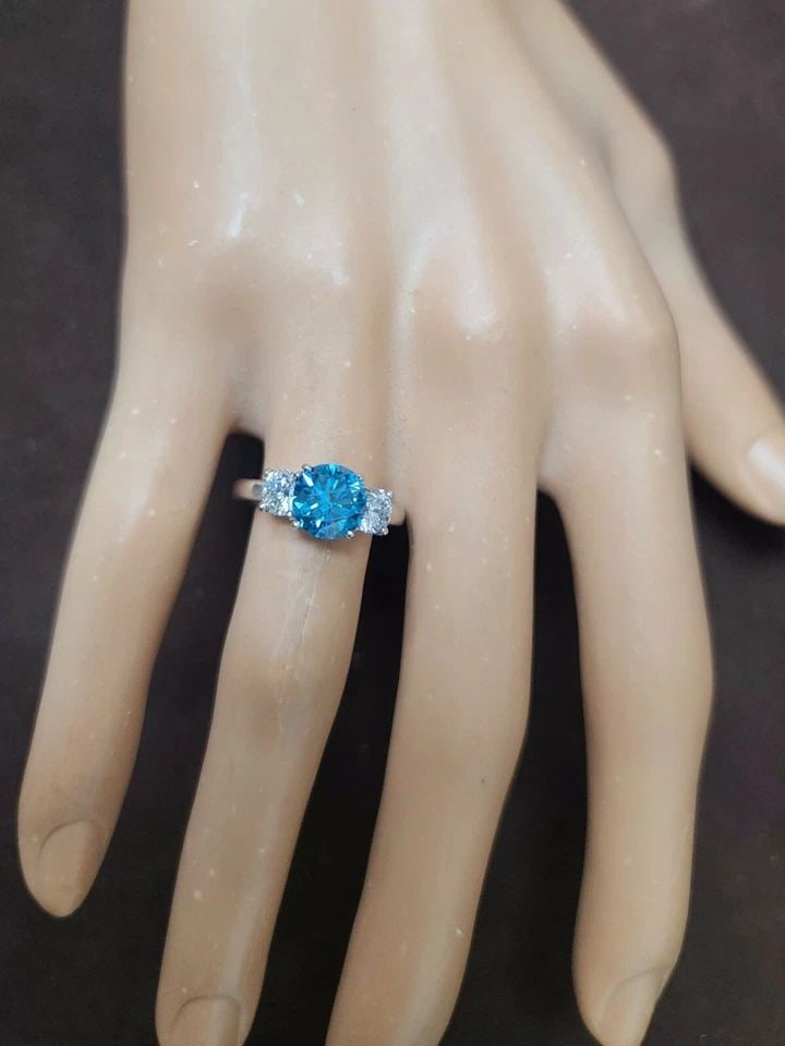 VINTAGE 14K WHITE GOLD 2.57CTW BLUE & WHITE DIAMOND THREE STONE RING SZ 6: 2.57CT. 14K WHITE GOLD VINTAGE ENGAGEMENT RING NATURAL ROUND BLUE DIAMOND Gorgeous vintage 14k white gold Engagement three stone ring center natural treated blue round Diamond weight 1.79ct.SIZE 7.5mm