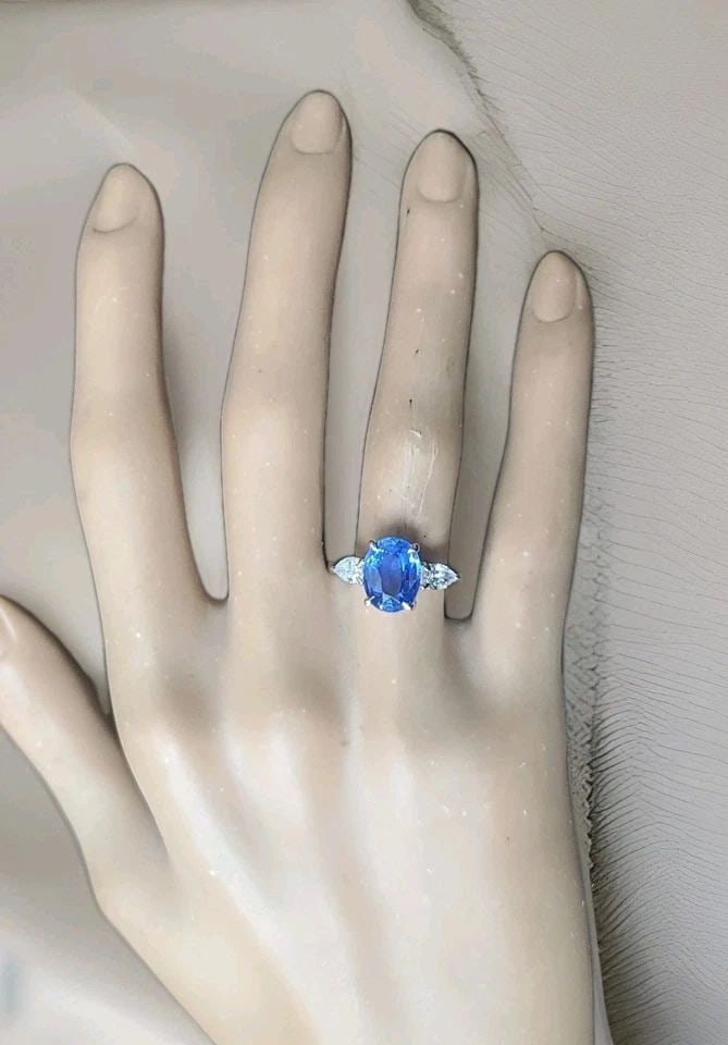 14K WHITE GOLD ENGAGEMENT RING 3.03CT. NATURAL UNTREATED BLUE SAPPHIRE OVAL GIA: 14K WHITE GOLD ENGAGEMENT RING 3.03CT. NATURAL UNTREATED BLUE SAPPHIRE OVAL GIA This 14K White Gold Engagement Ring features a stunning 3.03ct natural untreated Blue Sapphire in an oval shape, certifi