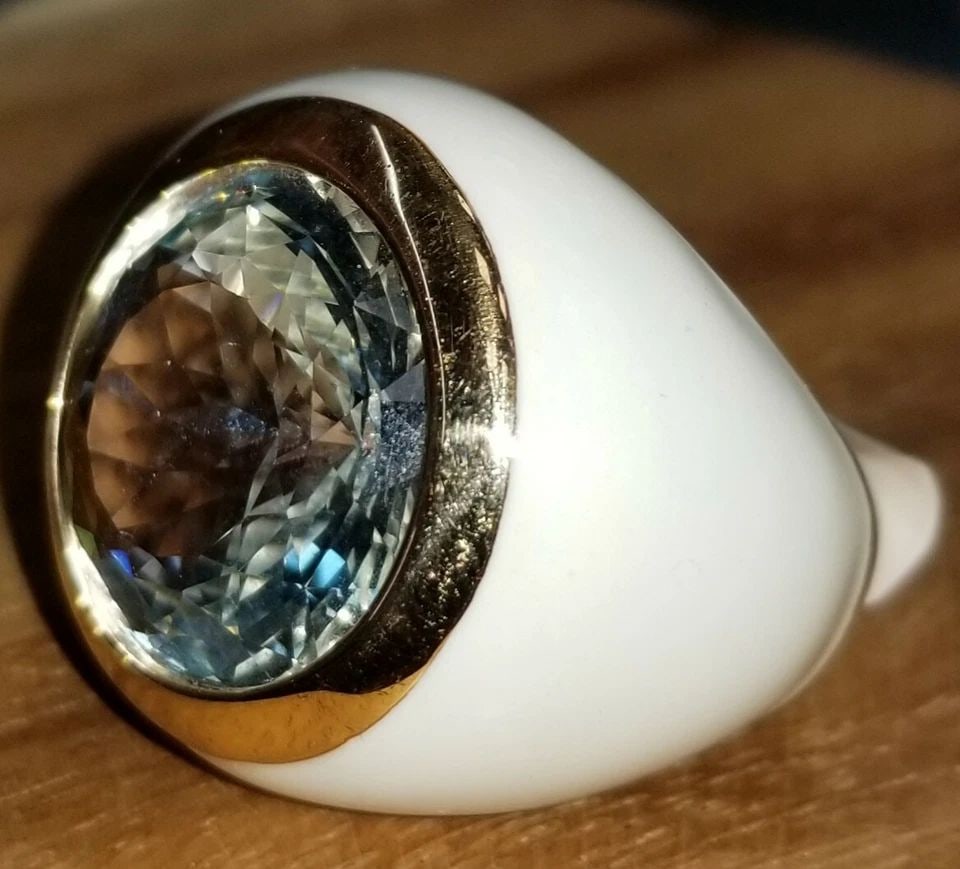 VINTAGE ITALIAN 18K GOLD 15.75 CARAT AQUAMARINE, WHITE ENAMEL STATEMENT RING: 18K YELLOW GOLD RING 15.75CT. NATURAL AQUAMARINE ROUND SHAPE WHITE ENAMEL GORGEOUS ITALIAN DESIGN 18K YELLOW GOLD AQUAMARINE RING CENTER NATURAL BLUE AQUAMARINE IN ROUND SHAPE WEIGHT 15.75 CARAT SIZE 