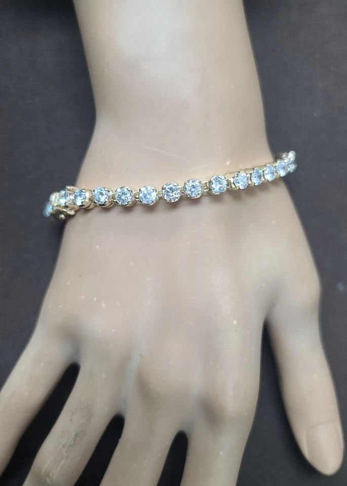 14K YELLOW GOLD TENNIS BRACELET 9.75CT NATURAL ROUND DIAMONDS 7 INCHES: 14K YELLOW GOLD TENNIS BRACELET 9.75CT NATURAL ROUND DIAMONDS 7 INCHES This 14K Yellow Gold Tennis Bracelet features 36 diamonds approx weight 9.75CT of natural round diamonds in SI-H-I color. 7 inche