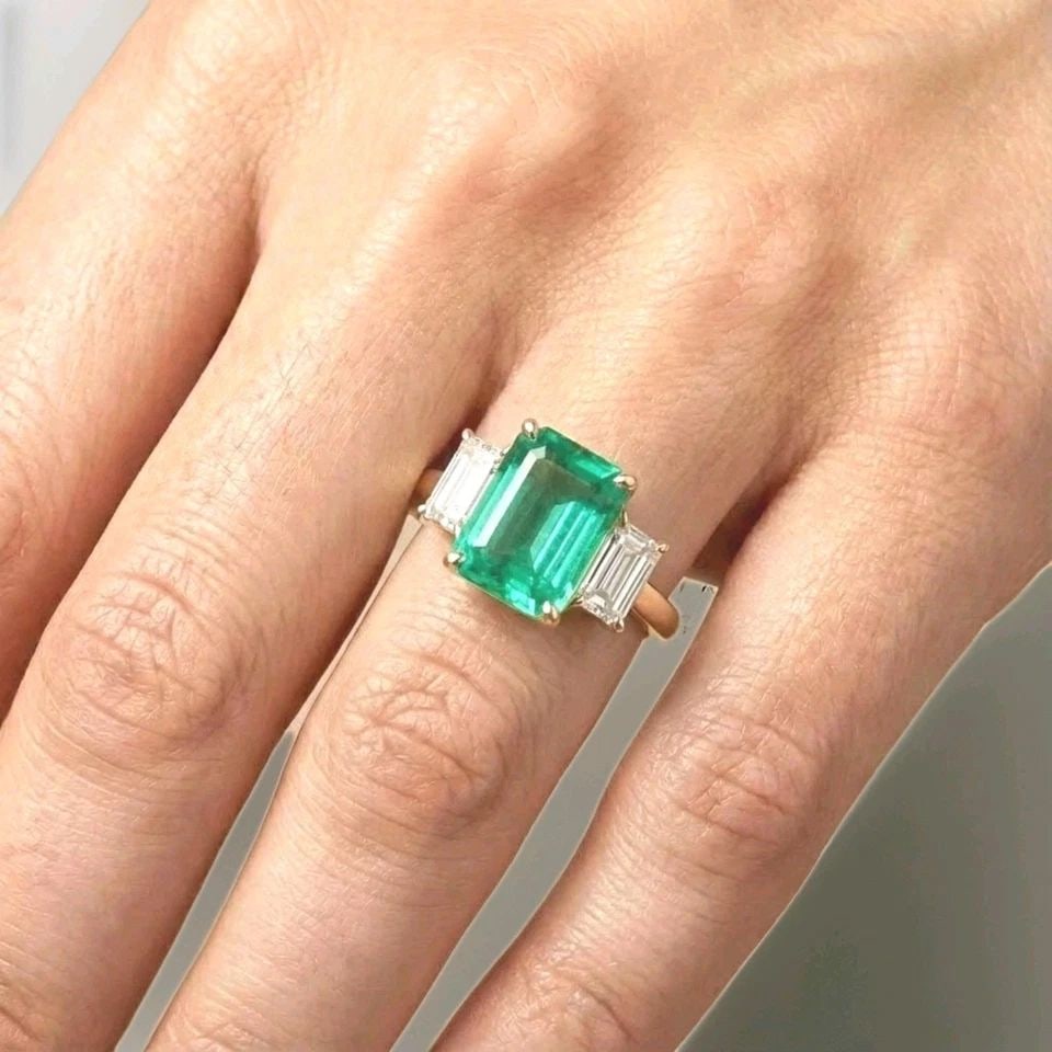 VINTAGE 14K YELLOW GOLD ENGAGEMENT RING3.02CT.NATURAL COLOMBIAN EMERALD GIA CERT: VINTAGE 14K YELLOW GOLD ENGAGEMENT RING3.02CT.NATURAL COLOMBIAN EMERALD GIA CERT Gorgeous Vintage 14K Yellow Gold Natural Colombian Emerald Engagement Ring This stunning vintage 14K yellow gold engage