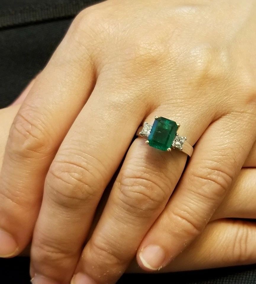 18K WHITE YELLOW GOLD ENGAGEMENT RING 2.91CT. NATURAL GREEN EMERALD GIA CERT: 18K WHITE YELLOW GOLD ENGAGEMENT RING 2.91CT. NATURAL GREEN EMERALD GIA CERT GORGEOUS 18k white & yellow gold emerald ring center natural EMERALD BERYL EMERALD weight 2.91ct. size 9.6x7.4mm GIA certif