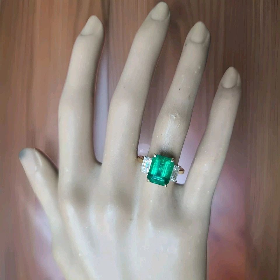 14K YELLOW GOLD ENGAGEMENT THREE-STONE RING 4.18CT. NATURAL GREEN EMERALD (1 of 2)