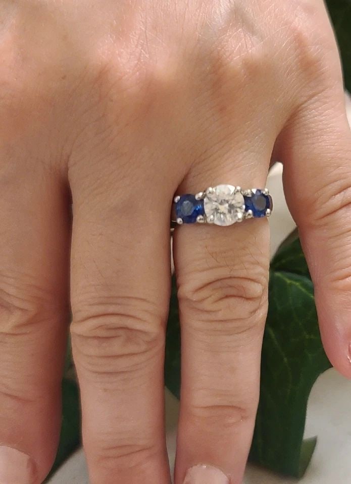 VINTAGE PLATINUM THREE-STONE ENGAGEMENT RING 1.42CT.NATURAL ROUND DIAMOND: VINTAGE PLATINUM THREE-STONE ENGAGEMENT RING 1.42CT.NATURAL ROUND DIAMOND H-SI1 Here is an outstanding platinum sapphire engagement ring, the beautiful three-stone sapphire diamond design gives this r