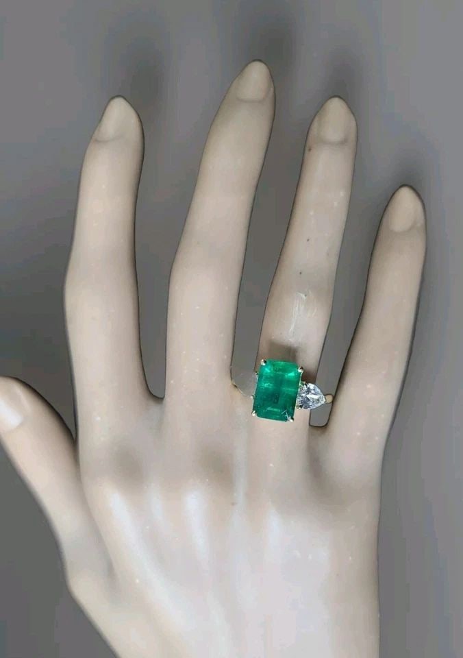 14K YELLOW ENGAGEMENT RING 4.37CT. NATURAL GREEN EMERALD RECTANGULAR SHAPE (1 of 2)