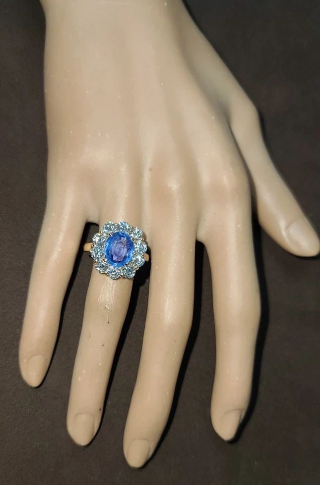 14K YELLOW GOLD ENGAGEMENT RING 3.79CT. NATURAL UNTREATED OVAL BLUE SAPPHIRE: 14K YELLOW GOLD ENGAGEMENT RING 3.79CT. NATURAL UNTREATED OVAL BLUE SAPPHIRE This stunning engagement ring is crafted from 14kt yellow gold and features a beautiful oval-shaped blue sapphire stone, wi