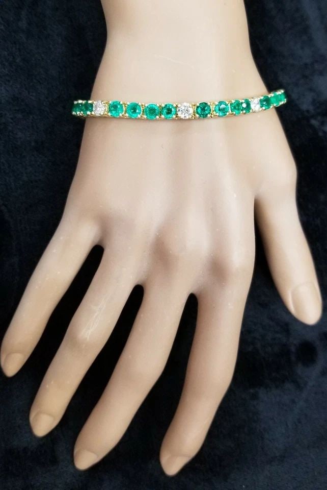 18K YELLOW GOLD BRACELET 15.22CT.LAB-GROWN GREEN EMERALD & NATURAL DIAMOND: 18K YELLOW GOLD BRACELET NATURAL ROUND GREEN EMERALD DIAMONDS 17.32CT. SI2-H This stunning 18k yellow gold bracelet features a natural round green emerald and sparkling diamonds with a total carat wei