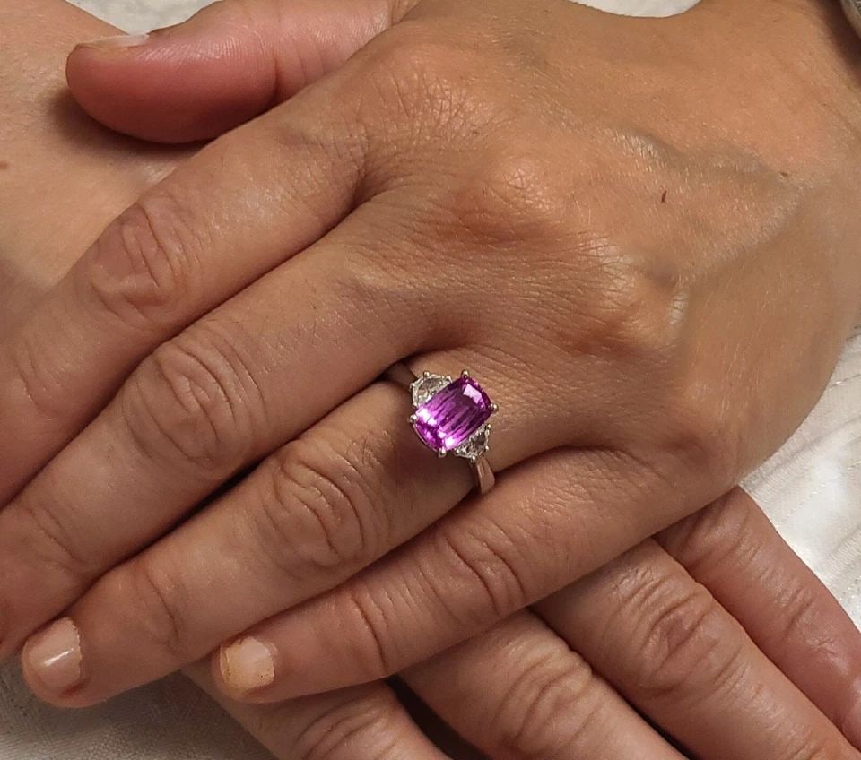 VINTAGE 18K WHITE GOLD ENGAGEMENT RING 2.50CT. NATURAL PINK SAPPHIRE CUSHION CUT: VINTAGE 18K WHITE GOLD ENGAGEMENT RING 2.50CT. NATURAL PINK SAPPHIRE CUSHION CUT Gorgeous Vintage 18k white gold engagement ring ,natural pink sapphire in cuvhion shape weight 2.50ct. Size 9x6.2mm ver