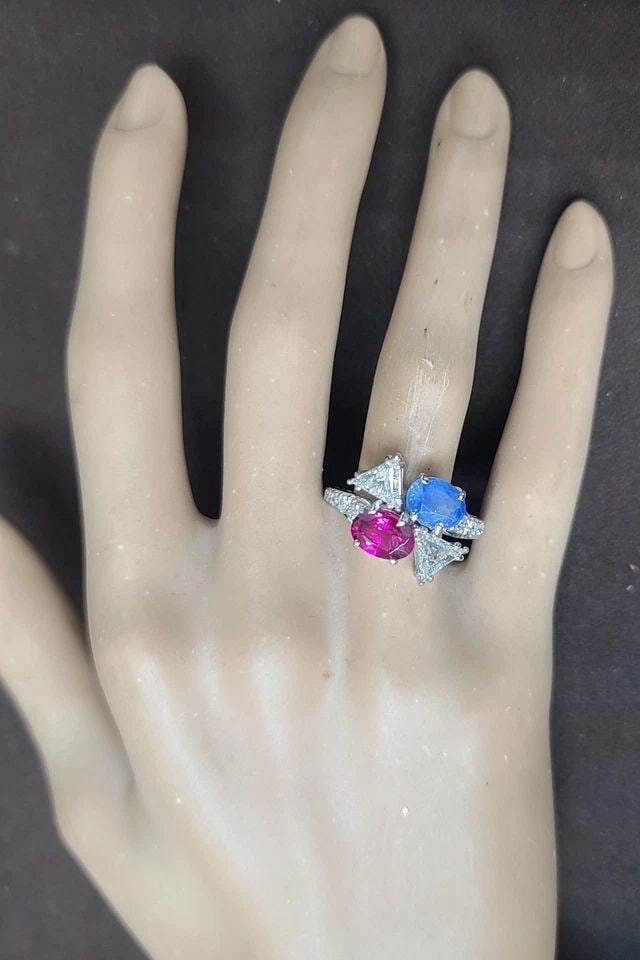 PLATINUM VINTAGE DIAMOND RING 4.61CT.NATURAL BLUE SAPPHIRE PINK TOURMALINE: PLATINUM VINTAGE DIAMOND RING 4.31CT.NATURAL BLUE SAPPHIRE PINK TOURMALINE This Platinum Vintage Diamond Ring features a stunning oval-shaped natural blue sapphire and pink tourmaline as the main ston