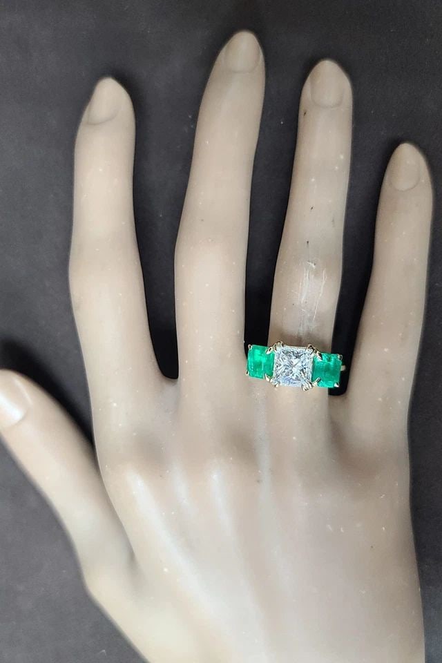 14K YELLOW GOLD ENGAGEMENT THREE STONE RING 4.23CT.NATURAL COLOMBIA EMERALD: Gorgeous 14k yellow gold three-stone Engagement ring. Center set lab-grown diamond in princess cut IGI cert laboratory, weight 2.05ct. F-VS1 Size 7.1mmx7.1mm Excellent cut, very lively sparkly brillia