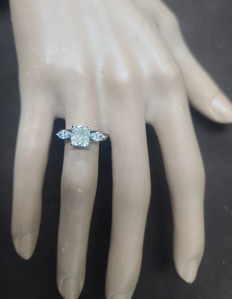 VINTAGE 14K WHITE GOLD ENGAGEMENT RING 1.63CT.NATURAL CUSHION DIAMOND SI2-J: VINTAGE 14K WHITE GOLD ENGAGEMENT RING 1.63CT.NATURAL CUSHION DIAMOND SI2-J Vintage 14k white gold engagement ring. Center natural cushion cut diamond WEIGHT 1.63ct. SIZE 7x6.2mm SI2-J slightly yellow