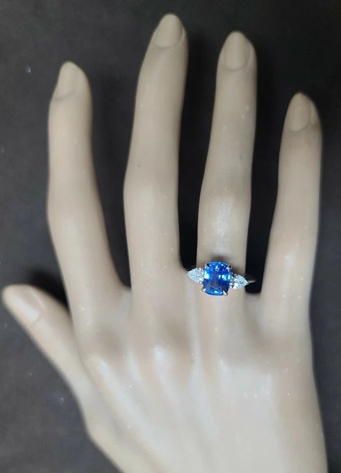 VINTAGE 14K WHITE GOLD ENGAGEMENT RING 2.05CT. NATURAL BLUE SAPPHIRE CUSHION GIA: VINTAGE 14K WHITE GOLD ENGAGEMENT RING 2.05CT. NATURAL BLUE SAPPHIRE CUSHION GIA GORGEOUS 14k white gold Vintage engagement ring natural blue sapphire ring GIA cert laboratory. center Natural unteated