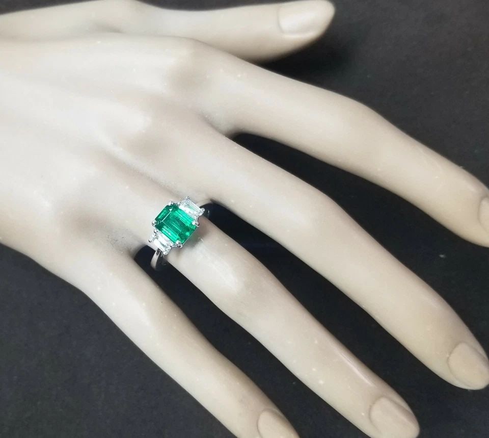 VINTAGE 14K WHITE GOLD ENGAGEMENT RING 1.58CT. NATURAL GREEN EMERALD GIA CERT: VINTAGE 14K WHITE GOLD ENGAGEMENT RING 1.58CT. NATURAL GREEN EMERALD GIA CERT GORGEOUS Vintage 14K WHITE GOLD gem natural emerald in emerald shape. center natural emerald weight 1.58ct. size 8.1x6.3mm