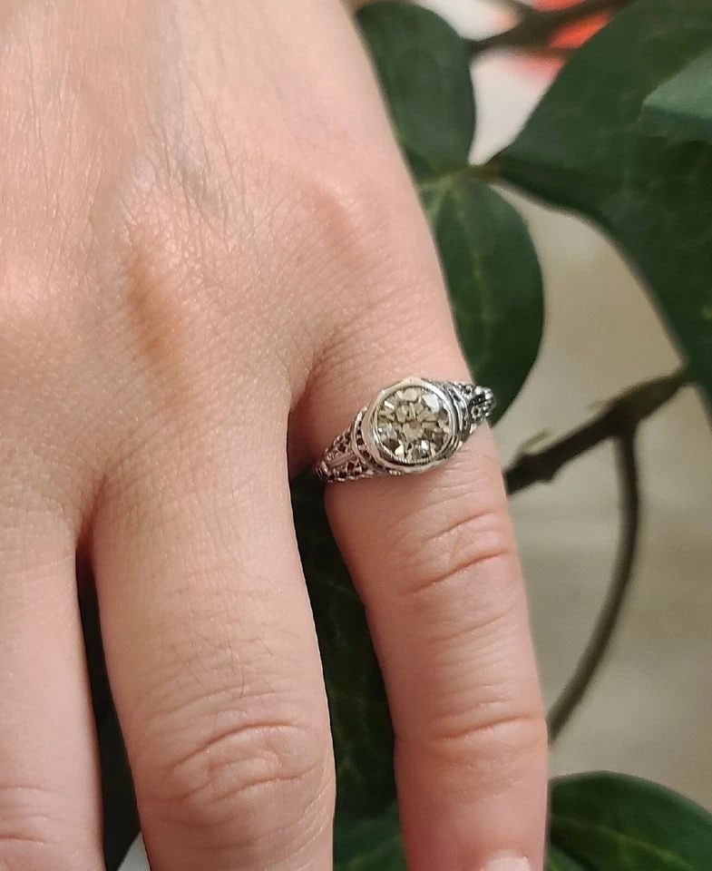 18K WHITE GOLD VINTAGE FILIGREE ENGAGEMENT RING 1.02CT.NATURAL EURO CUT DIAMOND: 18K WHITE GOLD VINTAGE FILIGREE ENGAGEMENT RING 1.02CT.NATURAL EURO CUT DIAMOND Gorgeous 18k white gold Engagement ring filigree art deco natural euro cut Diamond circ 1930's center set natural euro c