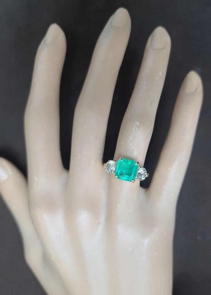 VINTAGE 14K YELLOW GOLD ENGAGEMENT RING 3.39CT. NATURAL GREEN COLOMBIA EMERALD: VINTAGE 14K YELLOW GOLD ENGAGEMENT RING 3.01CT. NATURAL GREEN COLOMBIA EMERALD Gorgeous Vintage 14k yellow gold green natural Colombia emerald engagement ring center natural emerald weight 3.01ct. Siz