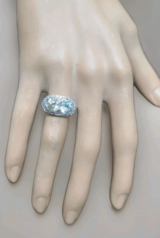 VINTAGE FILIGREE PLATINUM RING 3.08CT. NATURAL DIAMOND AQUAMARINE CIRC 1930'S: VINTAGE FILIGREE PLATINUM RING 3.08CT. NATURAL DIAMOND AQUAMARINE CIRC 1930'S This beautiful vintage Art Deco ring is crafted in solid platinum and features a natural round diamond weighing 1.45 carat