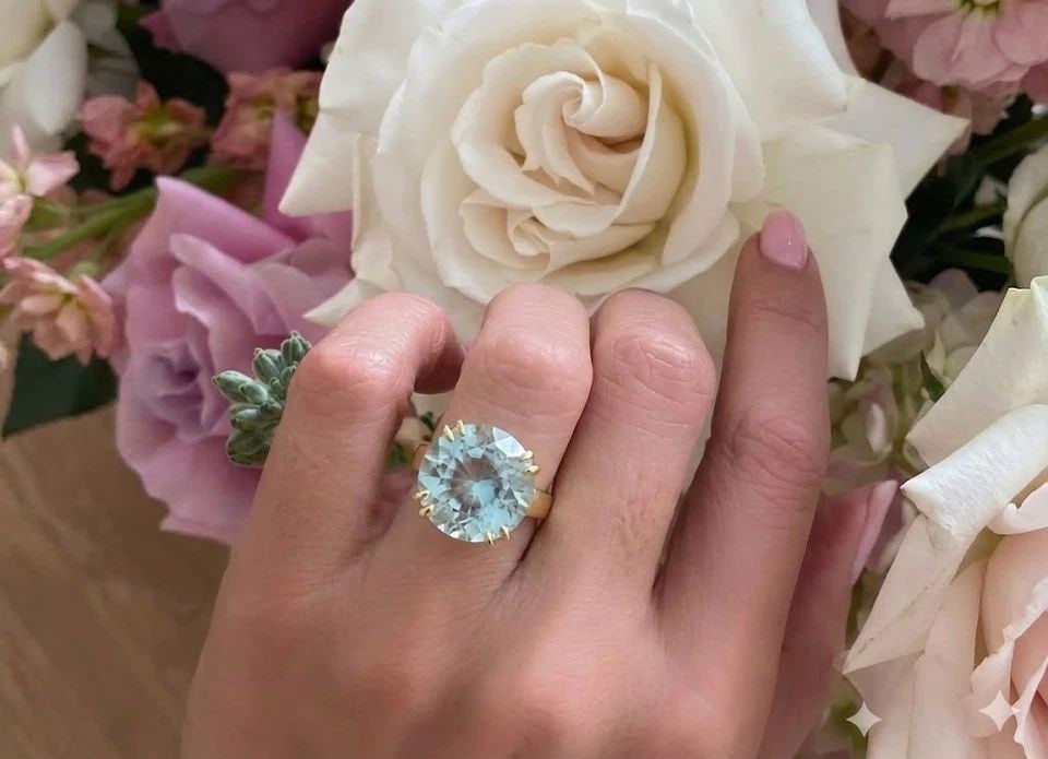 VINTAGE 14K YELLOW GOLD RING 16.52CT NATURAL SKY BLUE AQUAMARINE, ROUND CUT: VINTAGE 14K YELLOW GOLD RING 16.52CT NATURAL SKY BLUE AQUAMARINE, ROUND CUT A breathtaking vintage statement ring crafted in solid 14K yellow gold, featuring a magnificent natural sky-blue aquamarine 