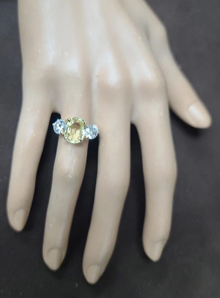 VINTAGE 14K YELLOW GOLD ENGAGEMENT RING 2.93CT NATURAL OVAL YELLOW SAPPHIRE GIA: VINTAGE 14K YELLOW GOLD ENGAGEMENT RING 2.93CT NATURAL OVAL YELLOW SAPPHIRE GIA Gorgeous vintage 14k yellow gold engagement ring natural yellow sapphire in oval shape GIA cert. Center natural yellow s