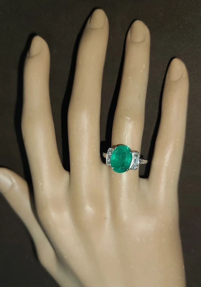 VINTAGE PLATINUM ENGAGEMENT RING 5.45CT. GEM NATURAL GREEN EMERALD OVAL SHAPE (1 of 2)