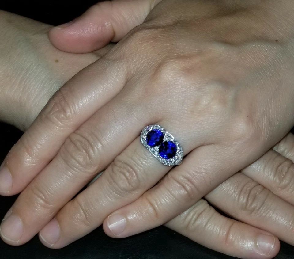 3.83CT. VINTAGE 14K WHITE GOLD RING ROUND BLUE SAPPHIRE DIAMOND CIRC 1940'S: 3.83CT. VINTAGE 14K WHITE GOLD RING ROUND BLUE SAPPHIRE DIAMOND CIRC 1940'S Stunning art deco filigree antique 14k white gold sapphire ring.circ 1940's Two Center stone set Natural diffused treated bl