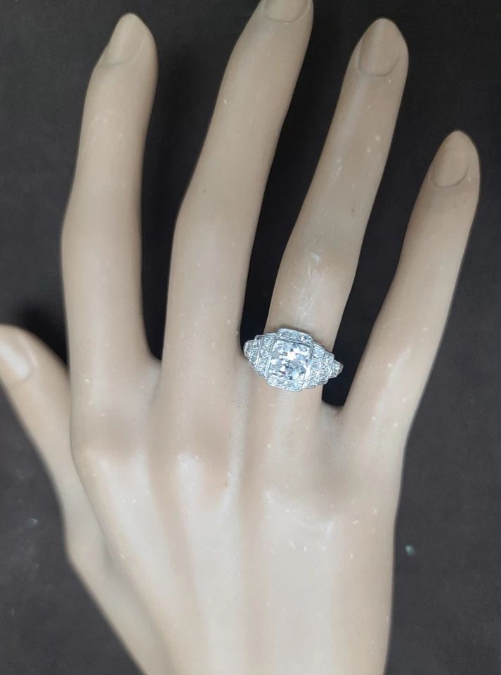 VINTAGE PLATINUM ENGAGEMENT RING 1.01CT.NATURAL EURO CUT DIAMOND CIRC 1930'S: VINTAGE PLATINUM ENGAGEMENT RING 0.95CT.NATURAL EURO CUT DIAMOND CIRC 1930'S Vintage platinum euro cut diamond engagement RING circ 1940's CENTER natural euro cut diamond IN ROUND SHAPE WEIGHT 0.95CT 