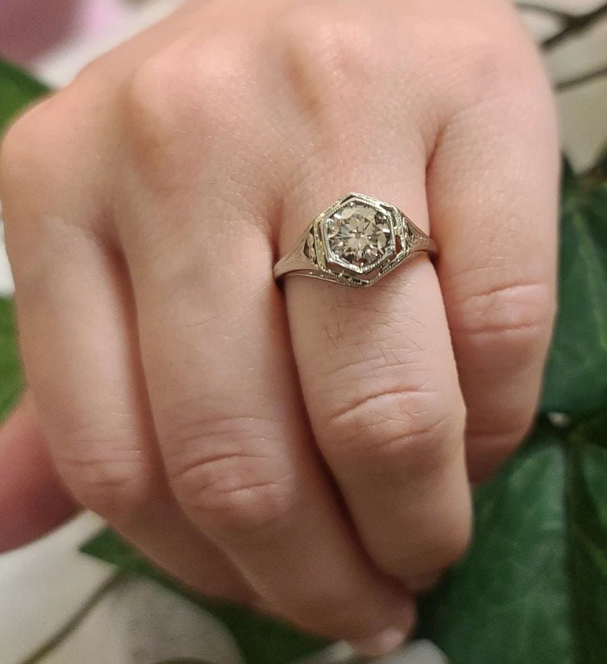 18K WHITE GOLD VINTAGE ENGAGEMENT RING 1.10CT.EURO CUT ROUND CHAMPAGNE DIAMOND: 18K WHITE GOLD VINTAGE ENGAGEMENT RING 1.10CT.EURO CUT ROUND CHAMPAGNE DIAMOND Gorgeous Vintage 18k white gold Engagement ring filigree art deco round euro cut natural light champagne Diamond circ 193