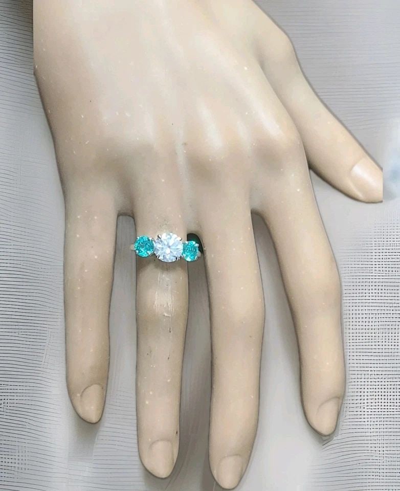VINTAGE 14K WHITE GOLD ENGAGEMENT RING 1.47CT.NATURAL ROUND DIAMOND TOURMALINE: VINTAGE 14K WHITE GOLD ENGAGEMENT RING 1.47CT.NATURAL ROUND DIAMOND TOURMALINE Vintage 14K white gold three-stone engagement ring featuring a beautiful natural round brilliant-cut diamond and vibrant 