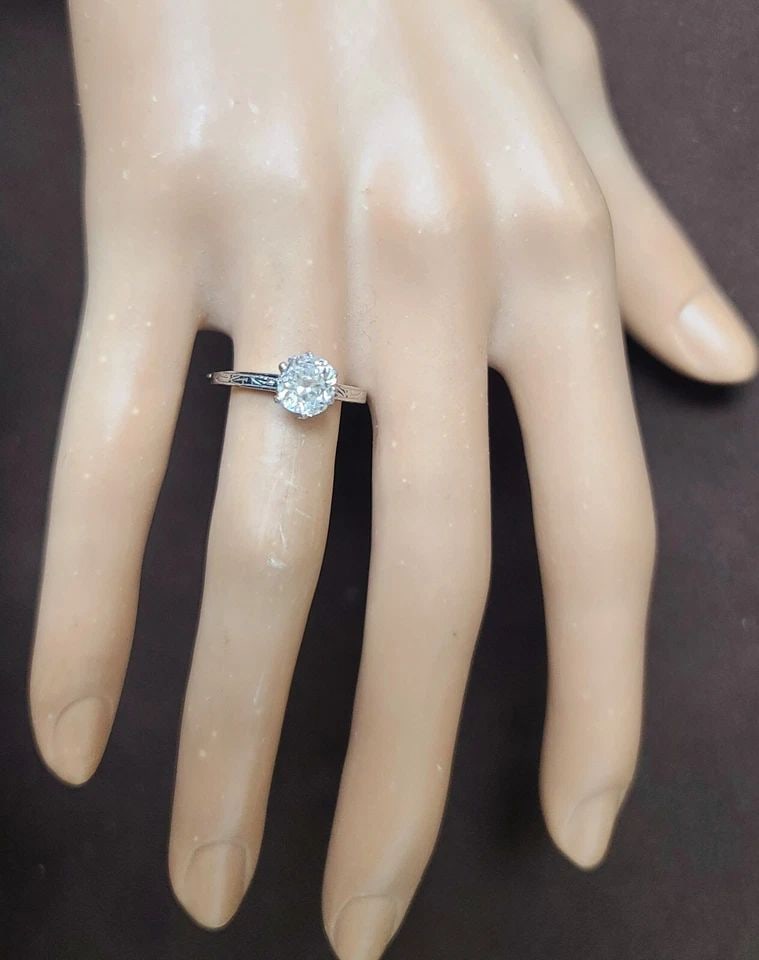 1.10CT PLATINUM VINTAGE ENGAGEMENT RING OLD MINE CUT DIAMOND CIRC 1920'S: 1.10CT PLATINUM VINTAGE ENGAGEMENT RING OLD MINE CUT DIAMOND CIRC 1920'S Vintage platinum natural old mine cut diamond engagement RING circ 1920's CENTER natural old mine cut diamond WEIGHT 1.10CT SIZ