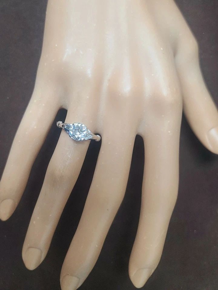 VINTAGE 1.15CT ENGAGEMENT RING OLD EURO CUT DIAMOND 14K WHITE GOLD 1930'S: VINTAGE 1.15CT ENGAGEMENT RING OLD EURO CUT DIAMOND 14K WHITE GOLD 1930'S Gorgeous Vintage 14k white gold Engagement ring natural round old mine cut Diamond circ 1930's center set natural old mine cut