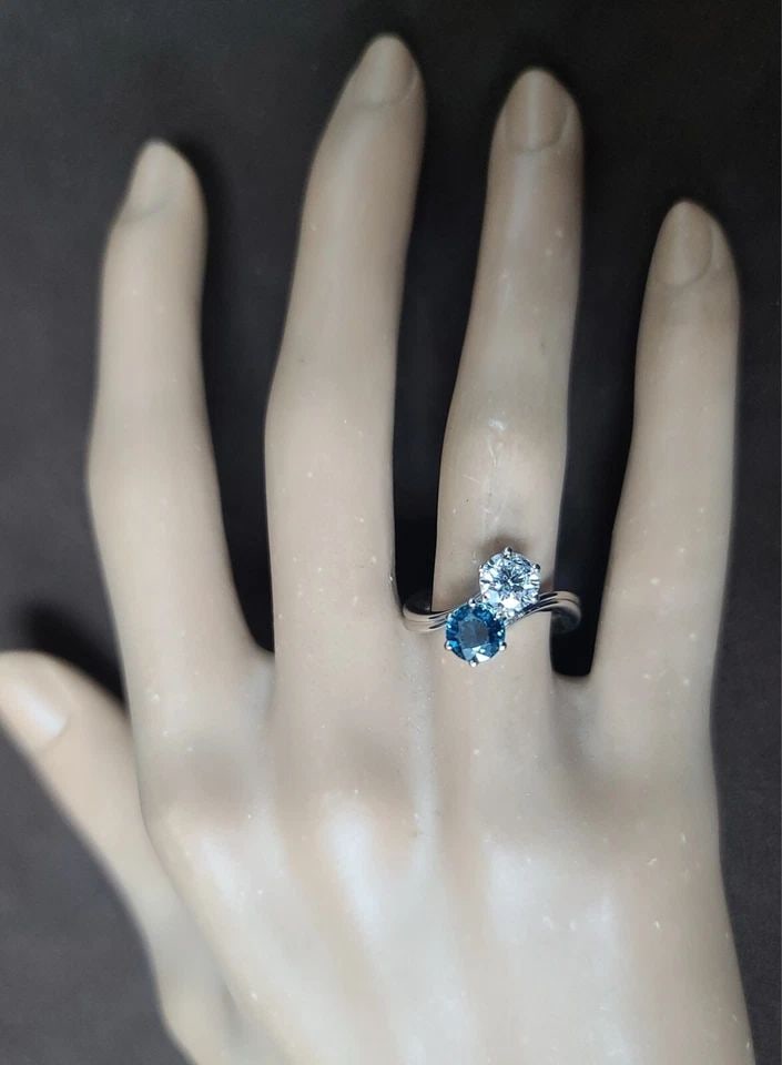 PLATINUM VINTAGE TOI ET MOI 1.80CT. TEAL NATURAL SAPPHIRE ROUND CUT DIAMOND RING (1 of 2)