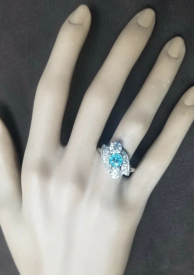 VINTAGE PLATINUM RING 2.07CT.NATURAL AQUAMARINE & DIAMOND CIRC 1930'S: VINTAGE PLATINUM RING 2.07CT.NATURAL AQUAMARINE & DIAMOND CIRC 1930'S Vintage platinum three stones ring circ 1930's CENTER natural aquamarine IN ROUND SHAPE WEIGHT 0.85CT SIZE 6.0mm CLEAN ,VERY NICE 