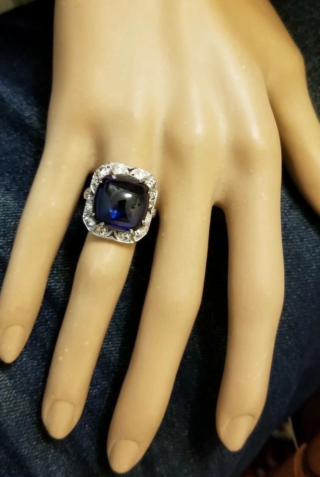 VINTAGE 14K WHITE GOLD RING 19.21CT. LAB GROWN BLUE SAPPHIRE CABOCHON 1940S: VINTAGE 14K WHITE GOLD RING 19.21CT.GEM BLUE SAPPHIRE CABOCHON CIRC 1940'S GORGEOUS 14k yellow gold Vintage sapphire ring circ 1940's center treated diffused blue sapphire cabochon shape weight 19.21c