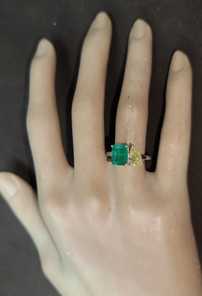 14K WHITE GOLD RING 2.55CT. NATURAL GREEN EMERALD YELLOW PEAR SHAPE DIAMOND (1 of 2)
